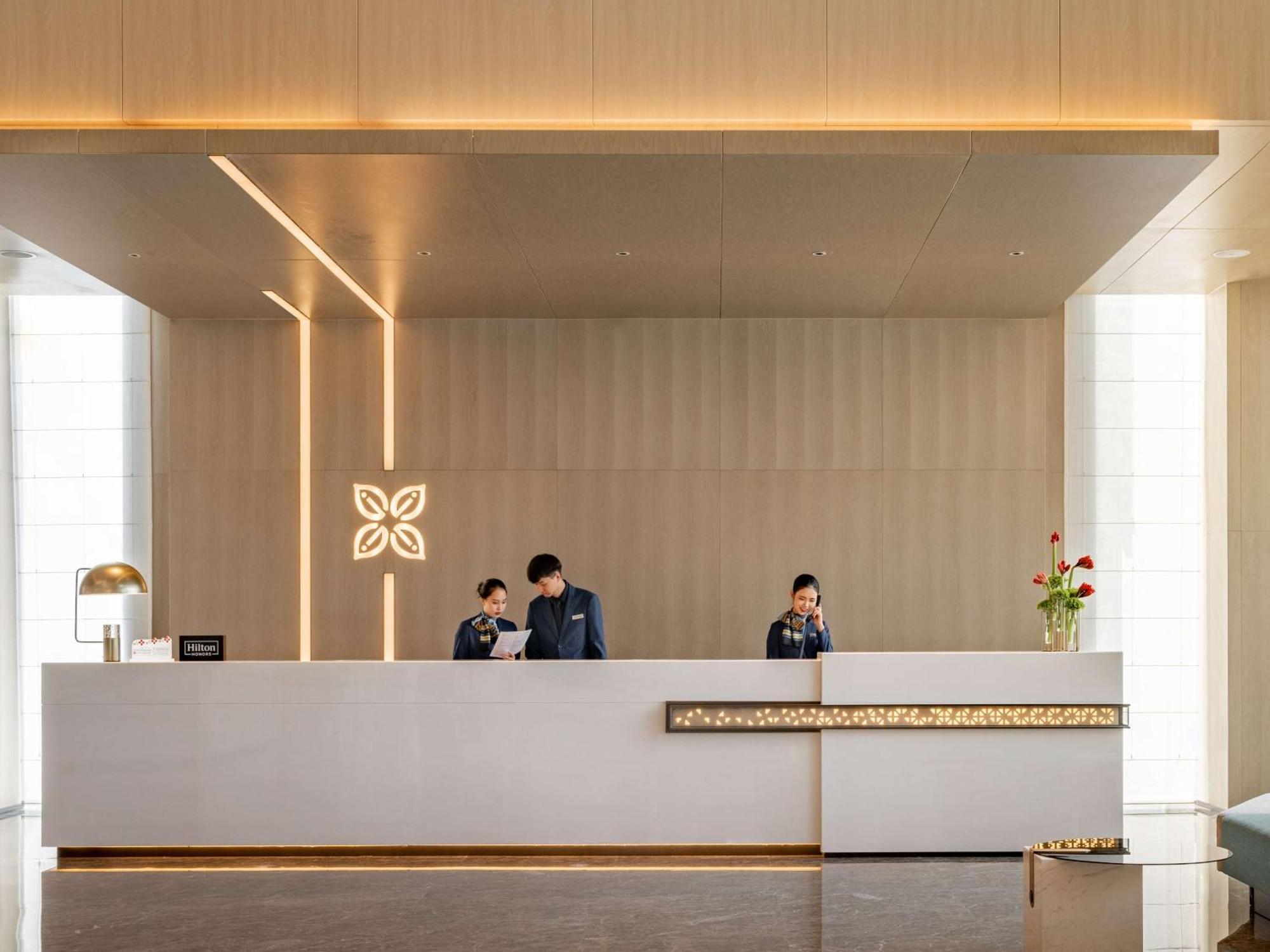 Hilton Garden Inn Shenzhen World Exhibition & Convention Center Buitenkant foto